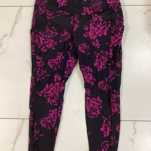 Torrid Sz 2 ( equals to Sz 2x ) Floral Black and Pink Leggings